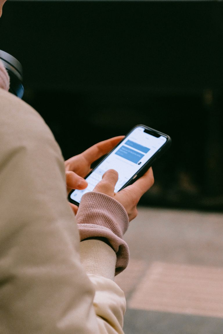 Doomscrolling and Mental Health: What Psychology Research Shows