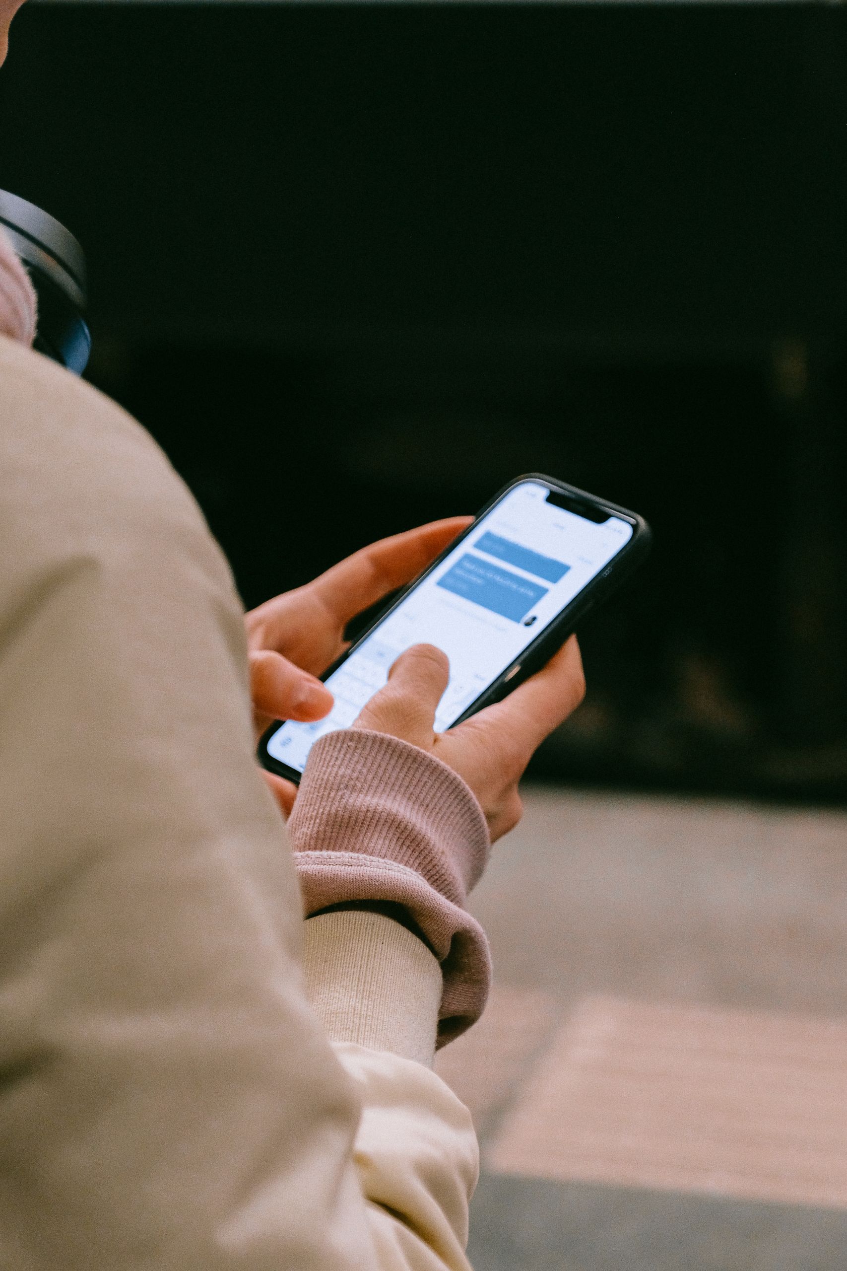Doomscrolling and Mental Health: What Psychology Research Shows